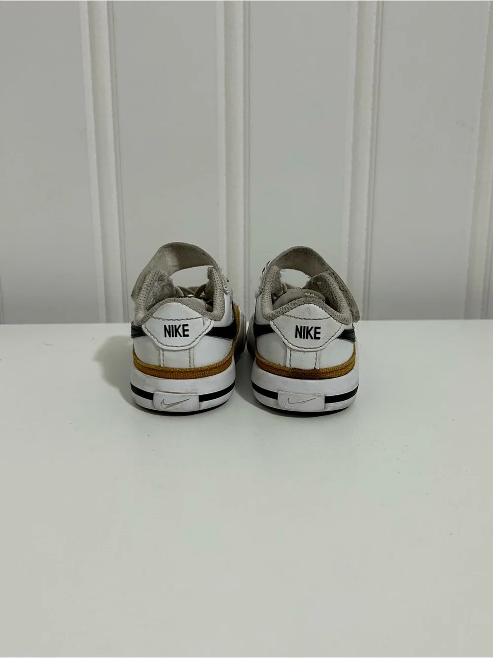 Nike court legacy desert ochre white black